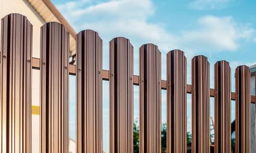 Забор евроштакетник